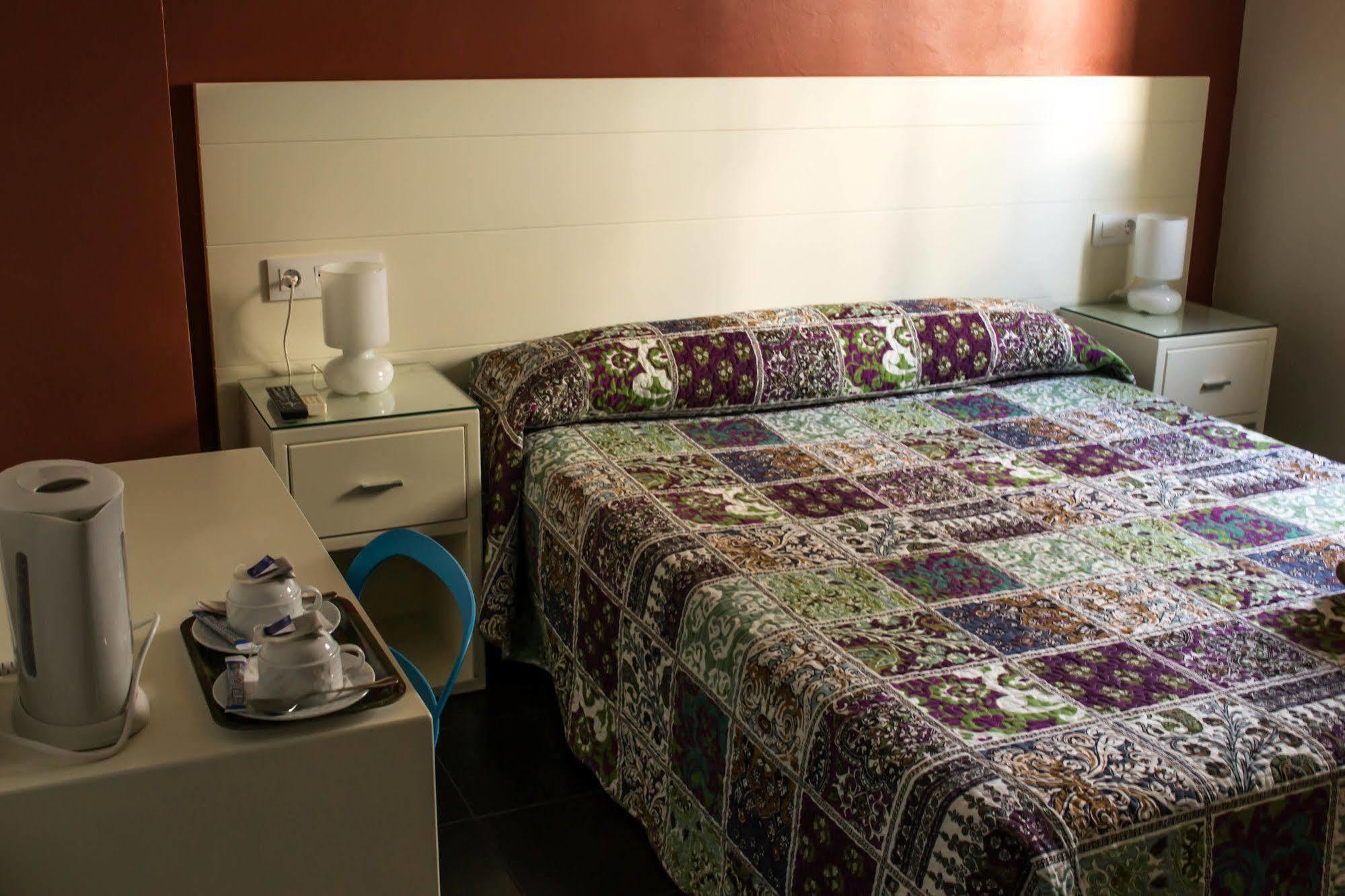 סביליה Hostal San Vicente II מראה חיצוני תמונה
